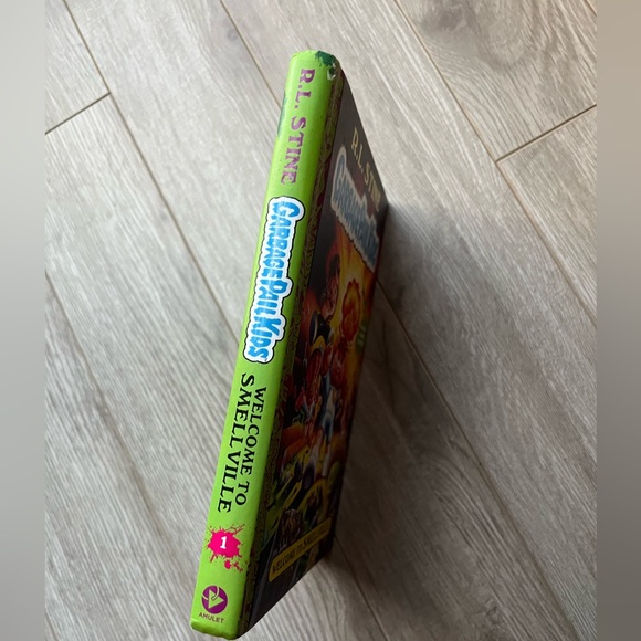 Welcome to Smellville (Garbage Pail Kids Book 1) - Picture 3 of 5